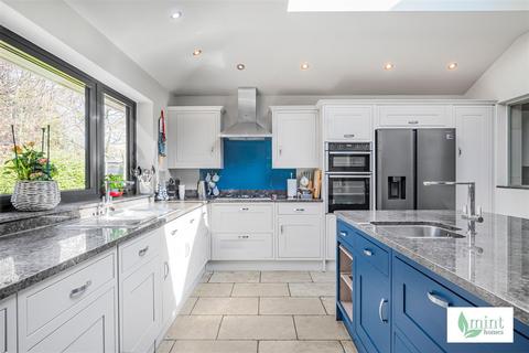 5 Barricane, Woking, GU21 7RB