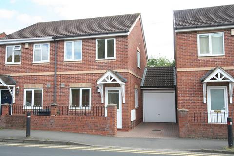 2 bedroom semi-detached house to rent, Kinver Street, Stourbridge DY8