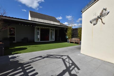 3 bedroom detached house for sale, Southcoates Lane, Hull