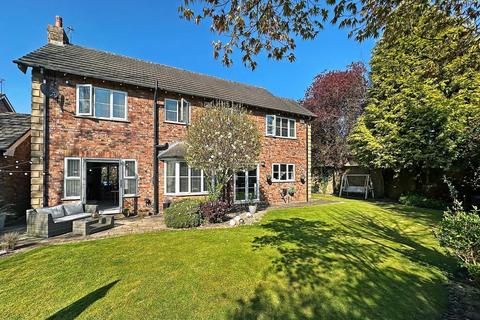 2 The Paddock, Timperley, Altrincham, WA15 7NR