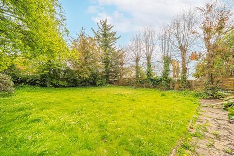 Flat 4, Park Court Woodside, London, SW19 7AH
