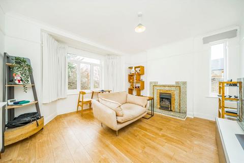 Flat 4, Park Court Woodside, London, SW19 7AH