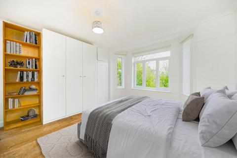 Flat 4, Park Court Woodside, London, SW19 7AH