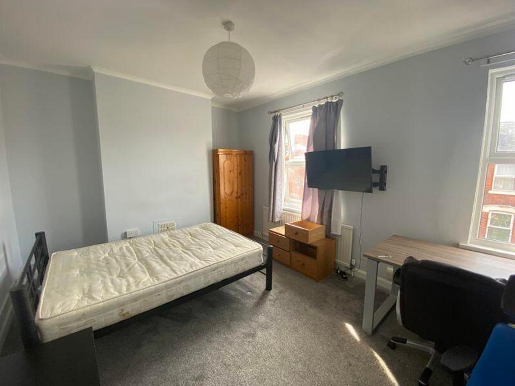 A spacious and well-lit double bedroom featurin...