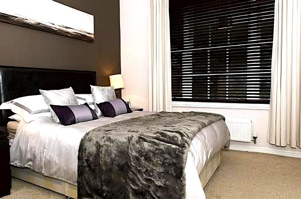 A beautifully presented double bedroom featurin...