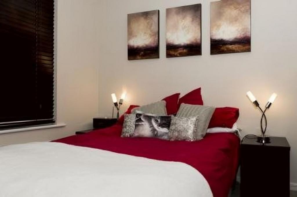 A cozy and inviting double bedroom featuring st...