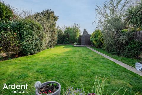 3 bedroom semi-detached house for sale, Heywood Way, Heybridge