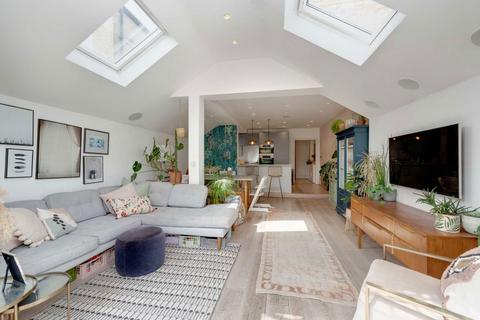 2 bedroom flat for sale, Squires Lane, London N3