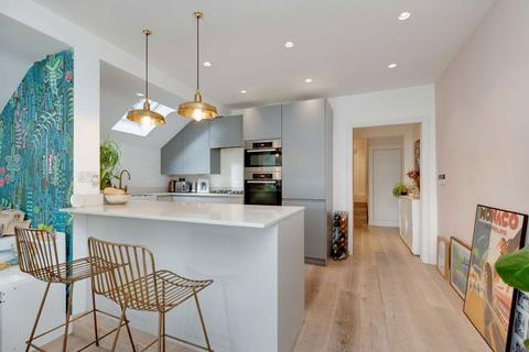 2 bedroom flat for sale, Squires Lane, London N3