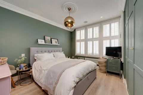 2 bedroom flat for sale, Squires Lane, London N3