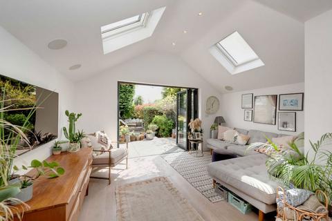 2 bedroom flat for sale, Squires Lane, London N3