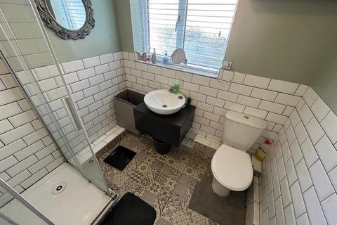 1 bedroom flat for sale, Llangyfelach Road, Treboeth, Swansea