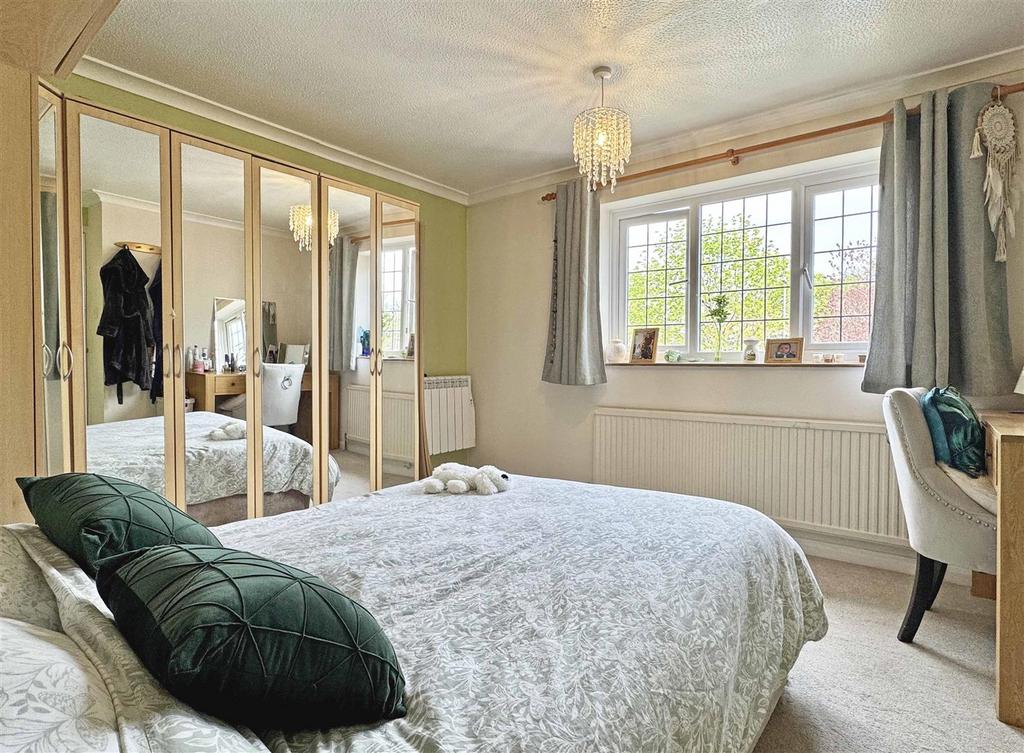 Master Bedroom b.jpg