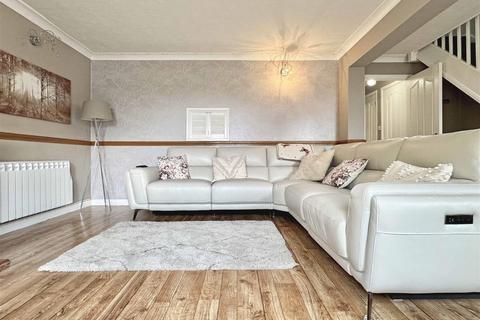 35 Beadle Way, Great Leighs, Chelmsford, CM3 1RT