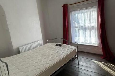 3 bedroom house to rent, Poole Street, Northampton NN1