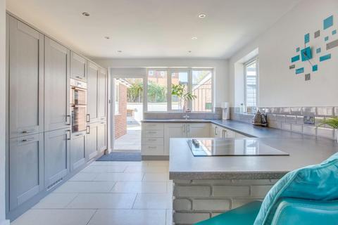 4 bedroom chalet for sale, Stanley Hill, Amersham, Buckinghamshire, HP7 9HQ