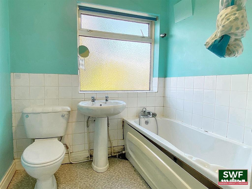 Bathroom(2).jpg