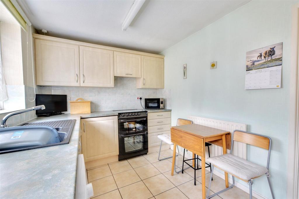 Kitchen 2.jpeg