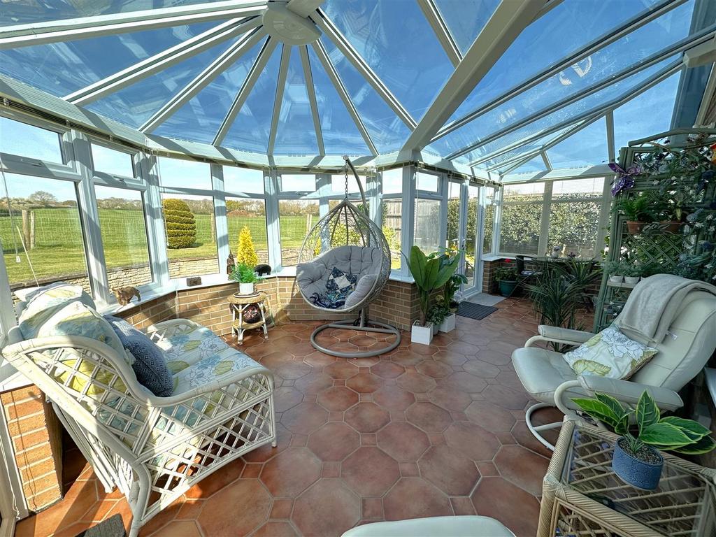 Substantial Conservatory 694