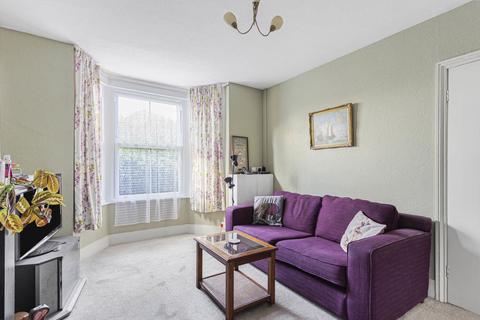 12 Edgell Road, Staines-upon-thames, TW18 2ES
