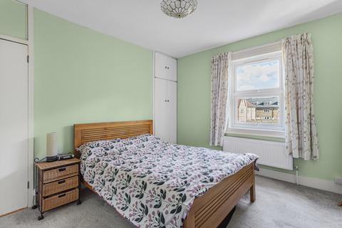 12 Edgell Road, Staines-upon-thames, TW18 2ES