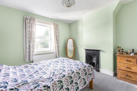 12 Edgell Road, Staines-upon-thames, TW18 2ES