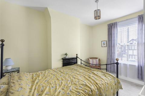 12 Edgell Road, Staines-upon-thames, TW18 2ES