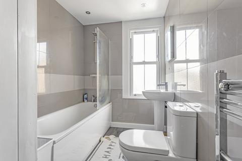 12 Edgell Road, Staines-upon-thames, TW18 2ES