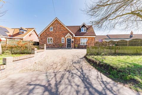 4 bedroom detached house for sale, Taverham Road, Felthorpe