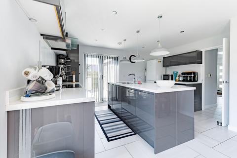 4 bedroom detached house for sale, Taverham Road, Felthorpe