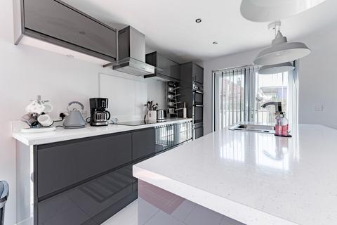 4 bedroom detached house for sale, Taverham Road, Felthorpe