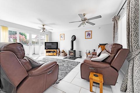 4 bedroom detached house for sale, Taverham Road, Felthorpe