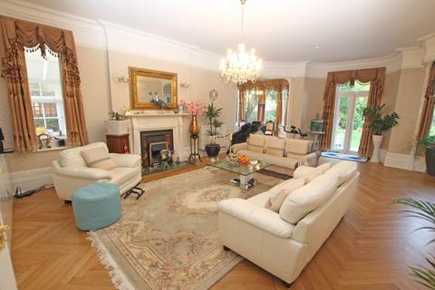 4 bedroom flat for sale, Grassington Road, Eastbourne, BN20 7BJ