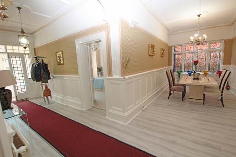 4 bedroom flat for sale, Grassington Road, Eastbourne, BN20 7BJ