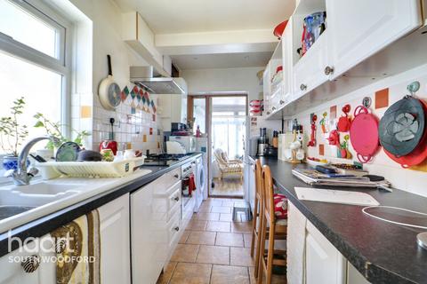 3 bedroom semi-detached house for sale, Southend Road, Woodford Green