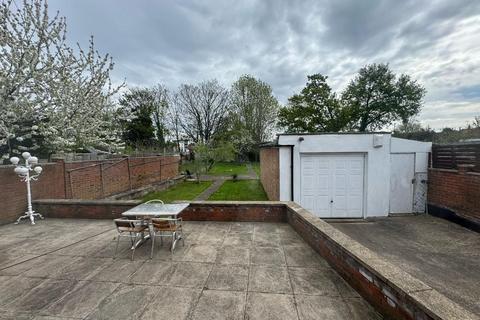 3 bedroom detached house to rent, Melville Gardens, London