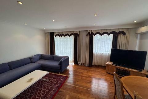 3 bedroom detached house to rent, Melville Gardens, London