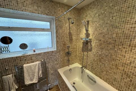 3 bedroom detached house to rent, Melville Gardens, London