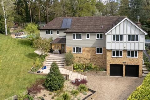 5 Parkfields, Oxshott, Leatherhead, KT22 0PW