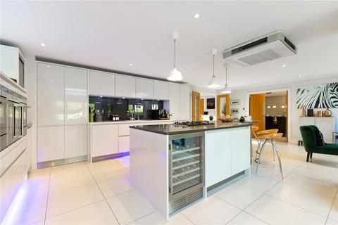 5 Parkfields, Oxshott, Leatherhead, KT22 0PW