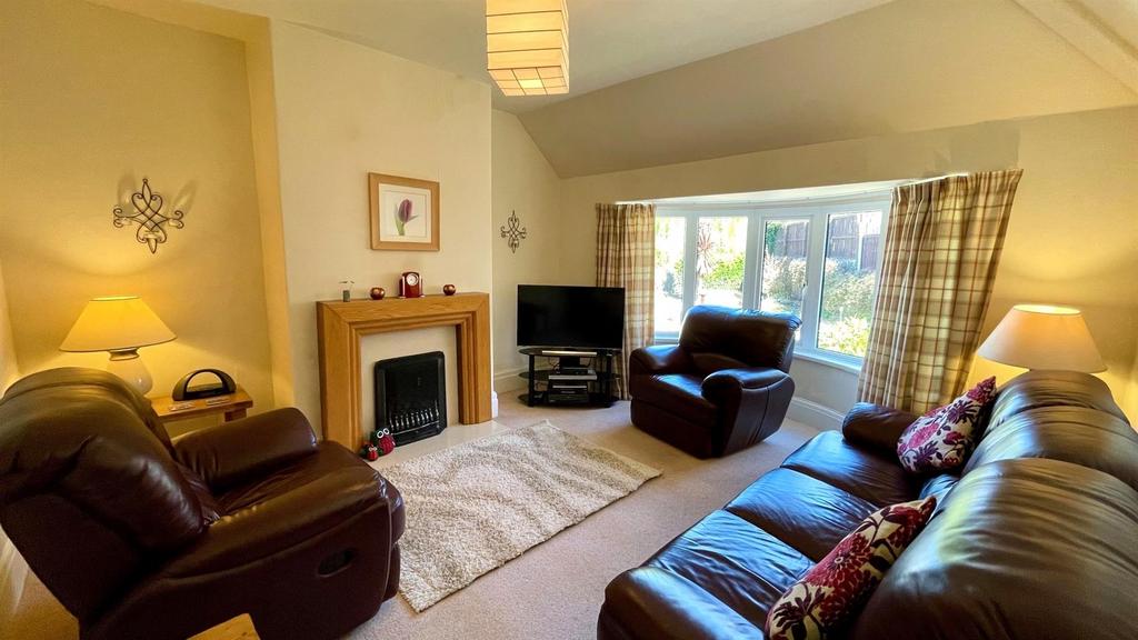Lounge with bow window