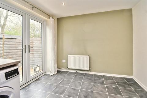 36 Chestnut Square, Leamington Spa, CV32 7UW