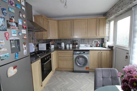 2 bedroom townhouse for sale, Milton Close, Liversedge