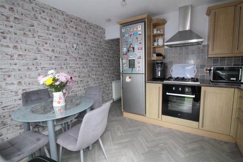 2 bedroom townhouse for sale, Milton Close, Liversedge