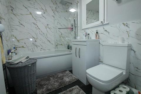 2 bedroom townhouse for sale, Milton Close, Liversedge
