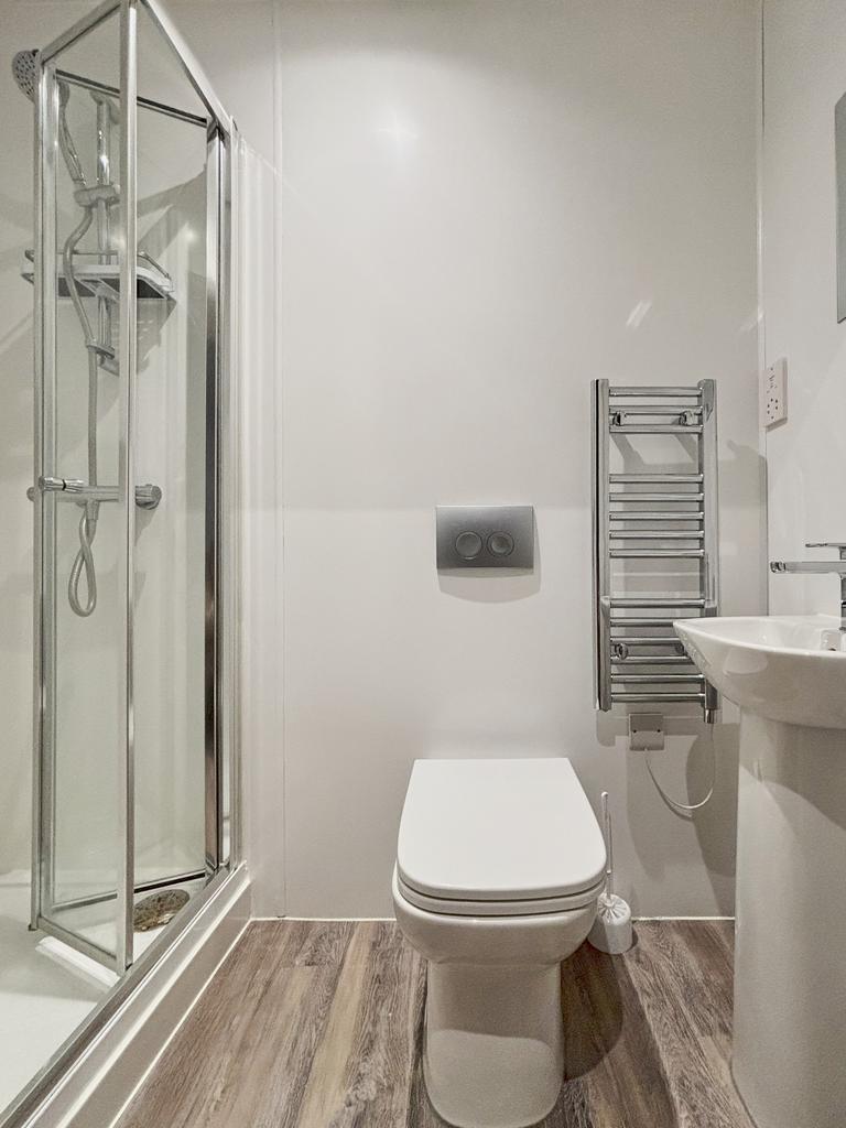A modern and clean bathroom featuring a spaciou...