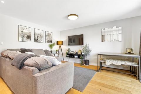 5c Somers Square, Welham Green, Hatfield, AL9 7PS