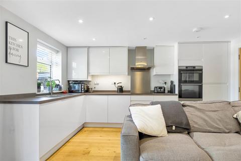 5c Somers Square, Welham Green, Hatfield, AL9 7PS