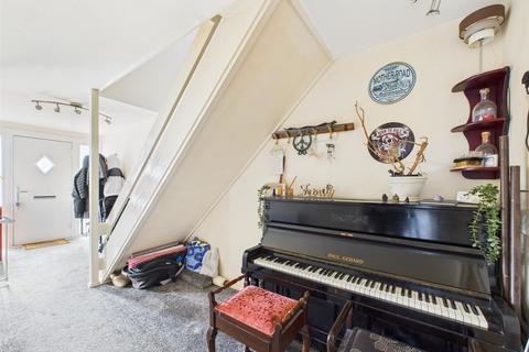 3 bedroom semi-detached house for sale, Linden Avenue, Coulsdon CR5