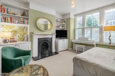 82 Waldron Road, London, SW18 3TD